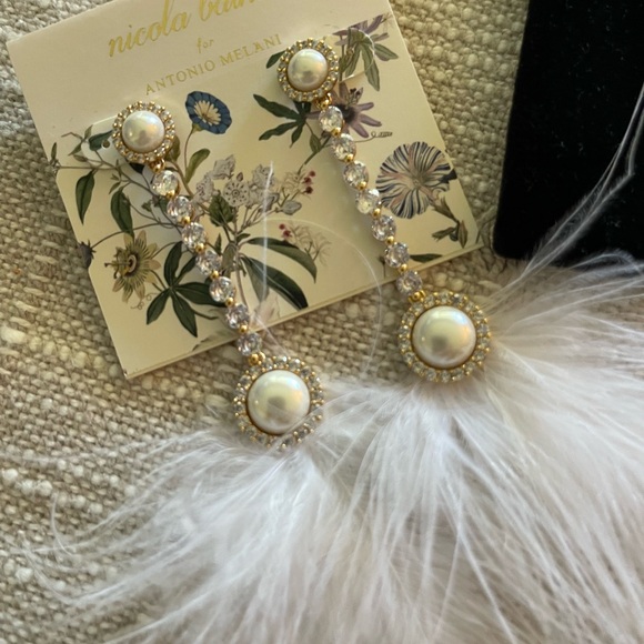 NWT Nicola Bathie for Antonio Melani Pearl drop White Feather Earrings - Picture 3 of 5